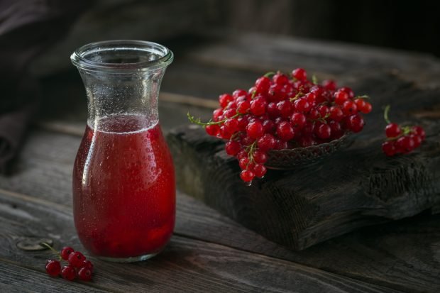 Red currant compote for the winter without sterilization