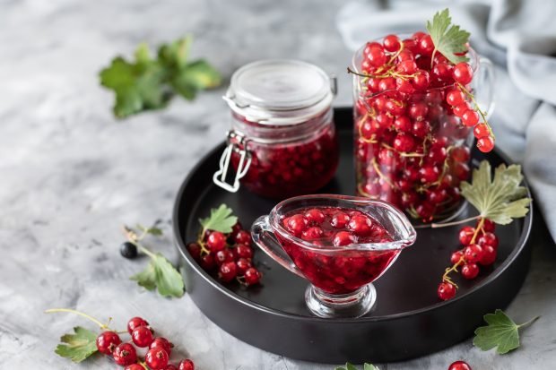 Red currant meat sauce with garlic