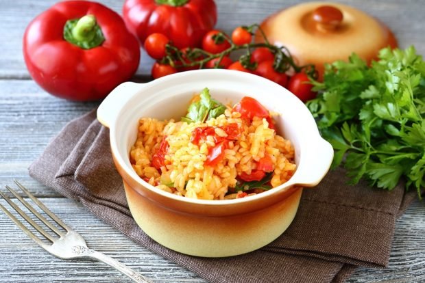 Rice with vegetables in pots