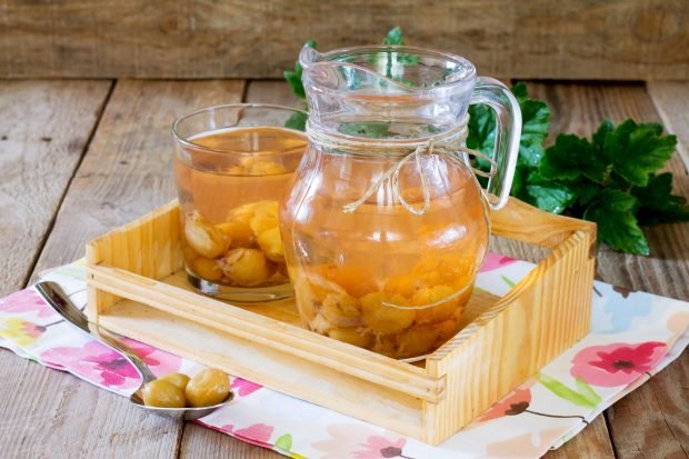 Rolls from gooseberries with orange for the winter