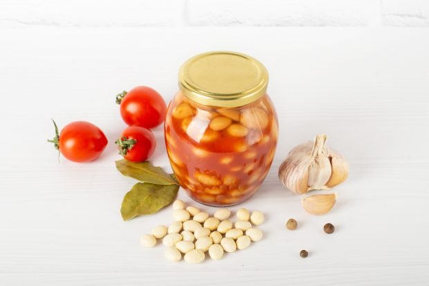 Salad with beans and tomatoes for the winter in banks