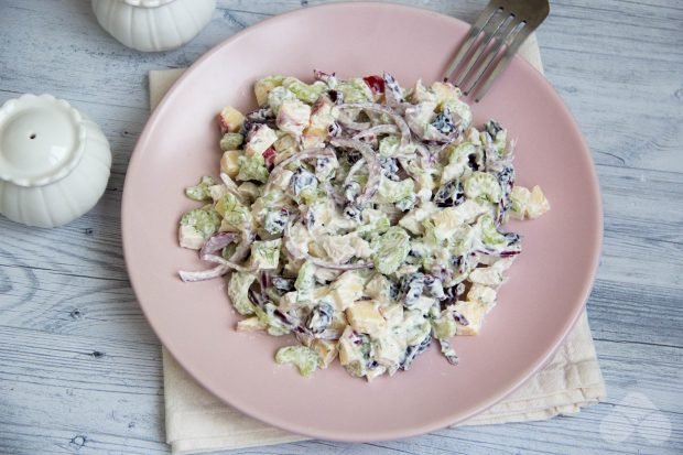 Salad with chicken, celery and cranberry