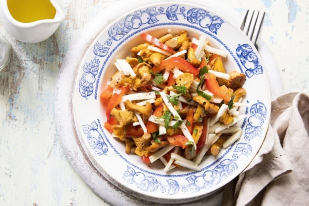 Salad with mushrooms and root of celery