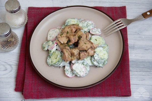 Salad with radishes, cucumbers and cod liver