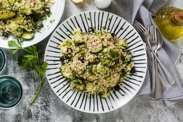 Salad with tsukini and rice