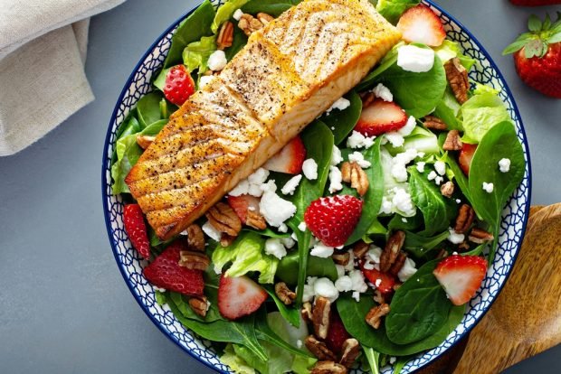 Salmon salad and strawberry