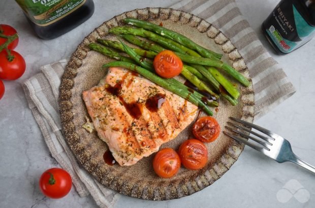 Salmon with vegetables on an electric grill