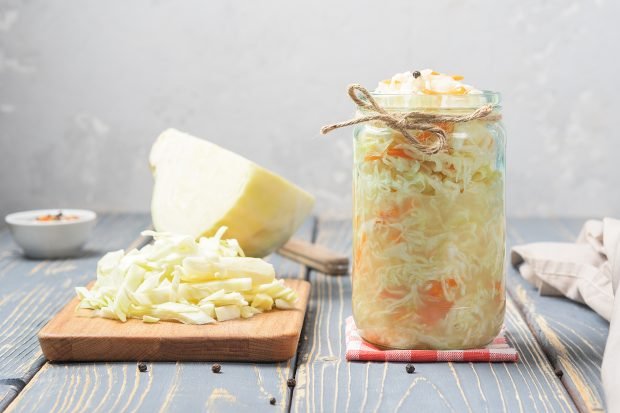 Sauerkraut for the winter in banks