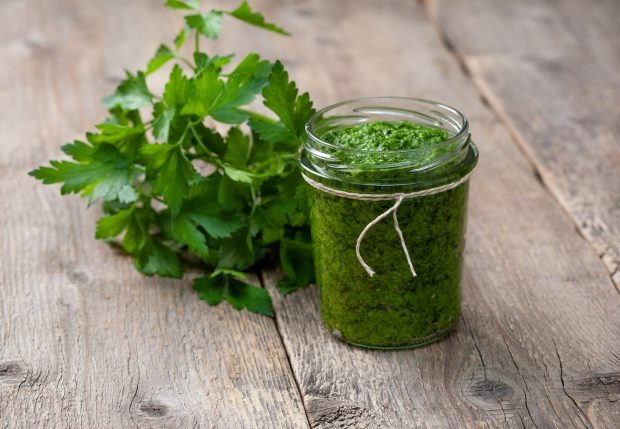 Seasoning from parsley for the winter