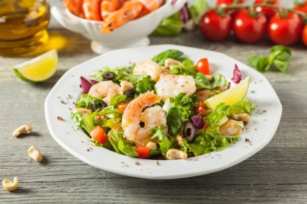 Shrimp salad, cherry tomatoes and cashew