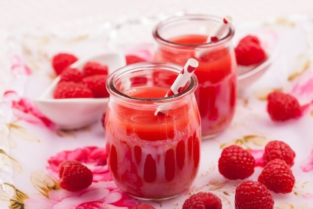 Smoothies with raspberries