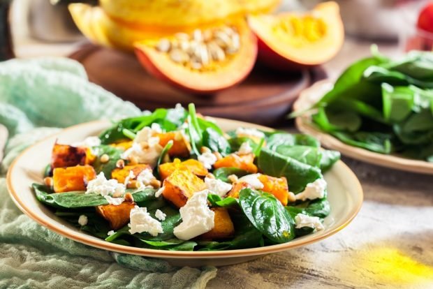 Spinach salad and pumpkin