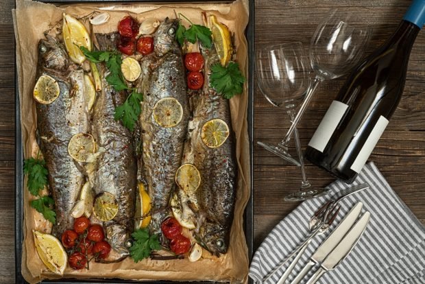 Trout with cherry tomatoes in the oven