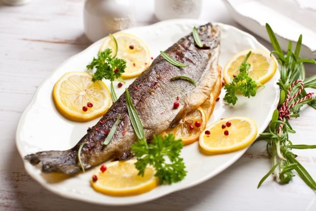 Trout with lemon and rosemary in the oven