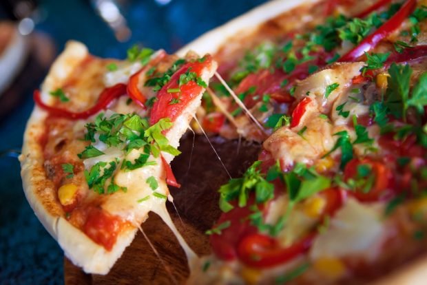 Vegetable pizza with corn