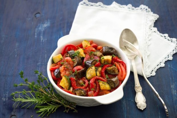 Vegetable stew in a slow cooker