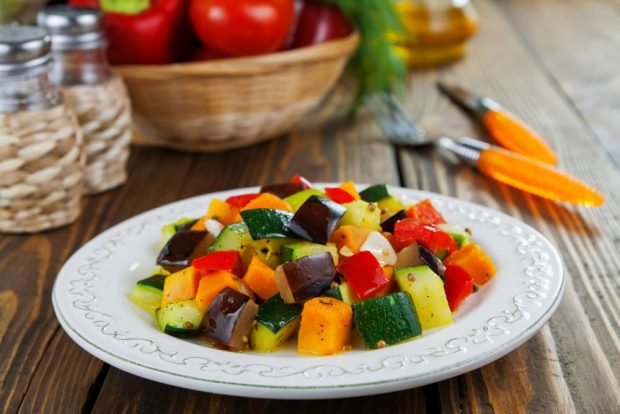 Vegetable stew with zucchini