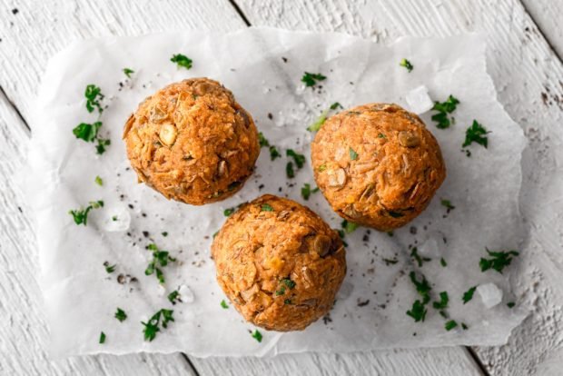 Vegetarian meatballs from lentils with oatmeal