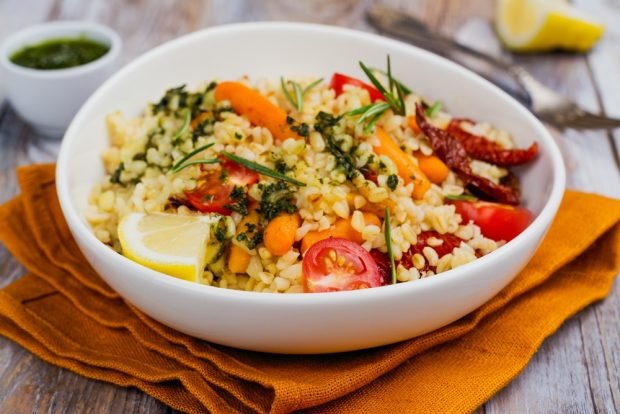 Warm salad with bulgur