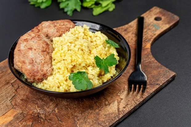 Wheat porridge with turmeric